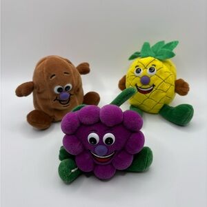3 VTG 1990’s Toy Box Creations Veggie Friend & Fruit Seedies Plush Toys NO TAGS